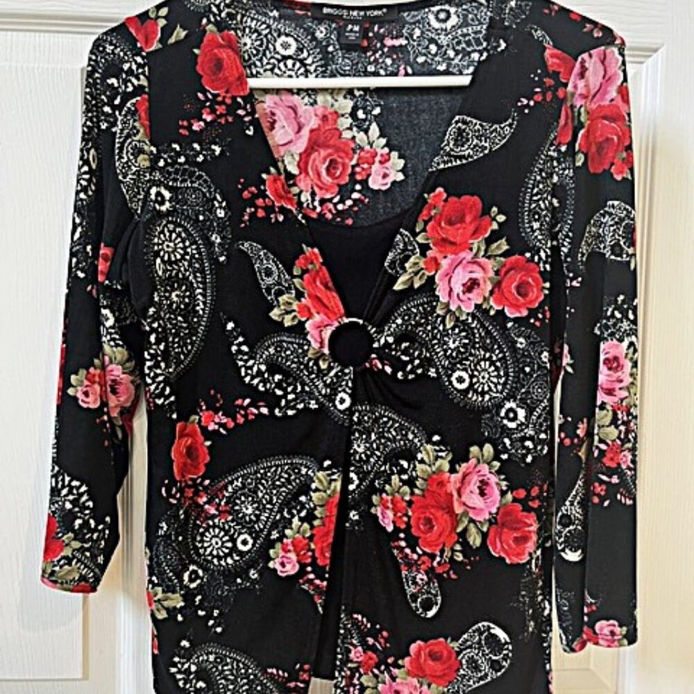 LADIES SIZE PM BRIGGS NEW YORK PETITE BLACK RED FLORAL STRETCHY SHIRT TOP
